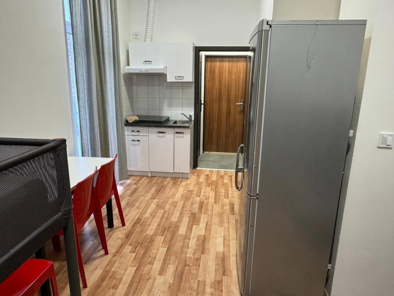 Cozy Corner Apartment Praha Bagian luar foto